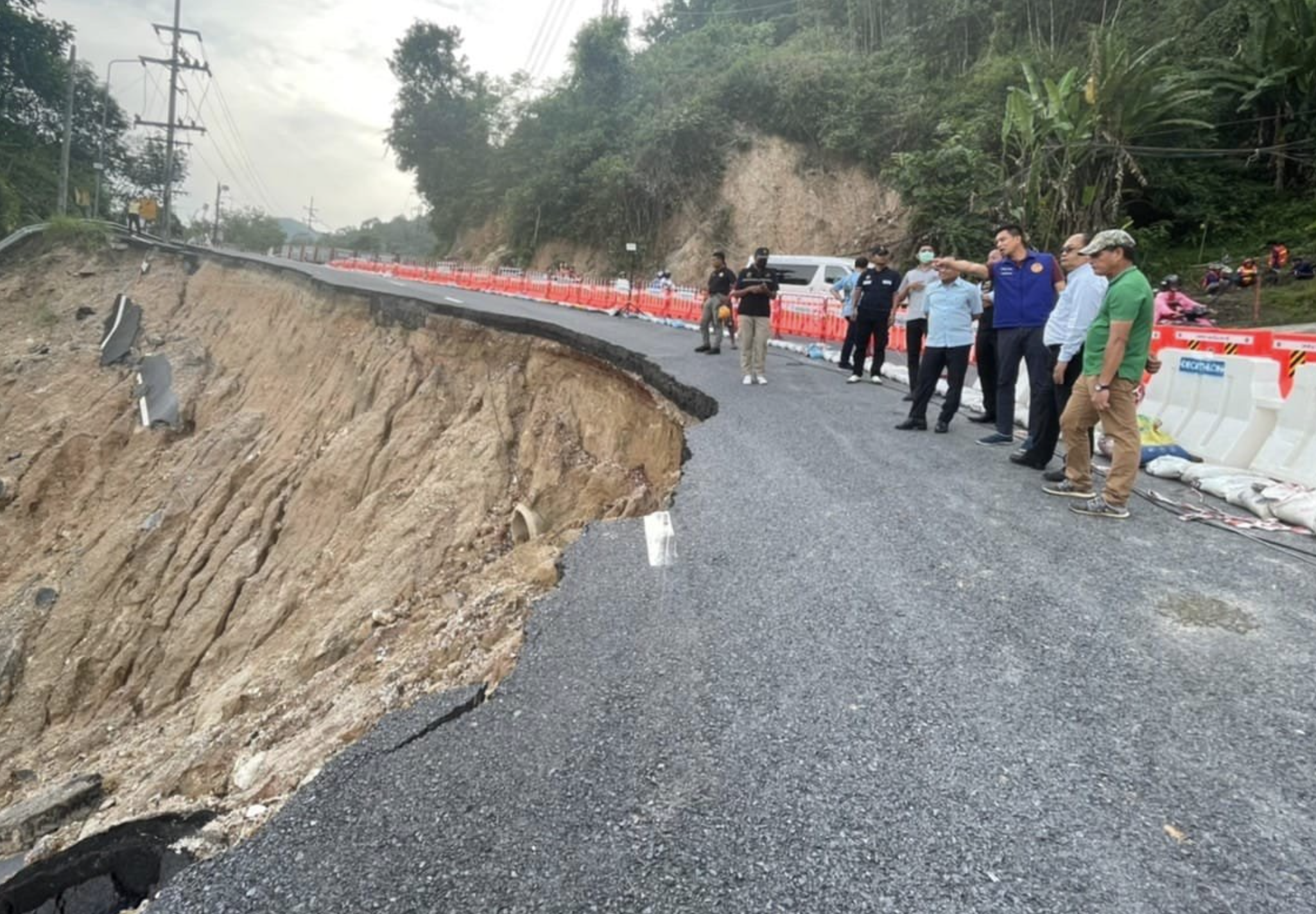 Other lane opens on Patong Hill