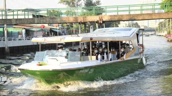 Free electric boat services through Bangkok canal