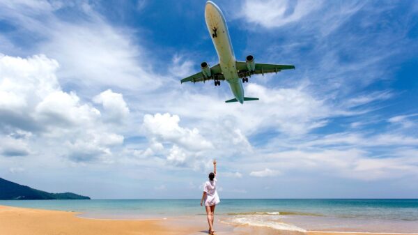 Phuket airport plane landing