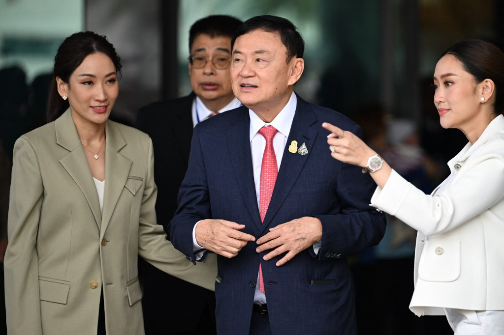 Thaksin Shinawatra returns to Thailand